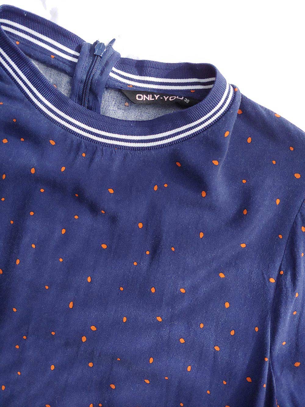 Only-Blusa-Camiseta-Top-punteado-college-collar-03_