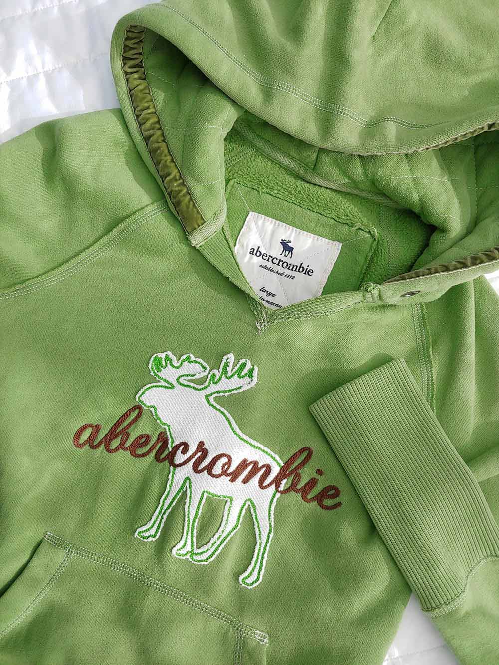 Abercrombie-&-Fitch-Poleron-con-Gorro-Estampado-Alce-Logo-03_