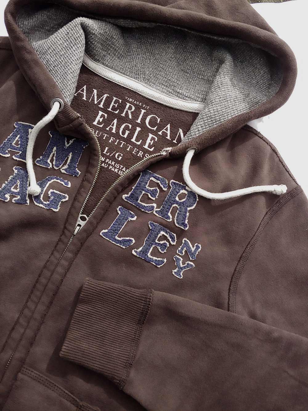 American-Eagle-Poleron-con-gorro-y-cierre-estampado-logo-03_