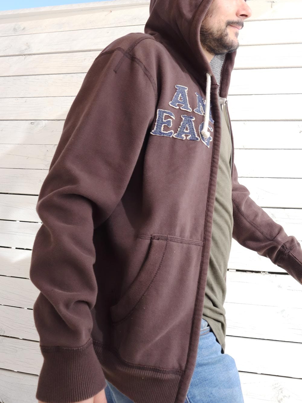 American-Eagle-Poleron-con-gorro-y-cierre-estampado-logo-04