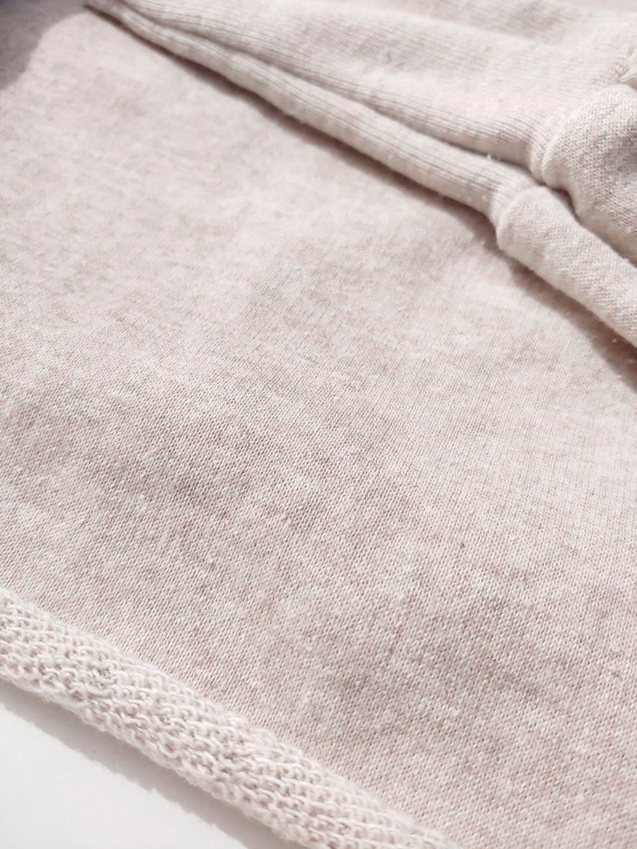 Boohoo-Poleron-con-cuello-de-tortuga-crop-curto-beige-04_