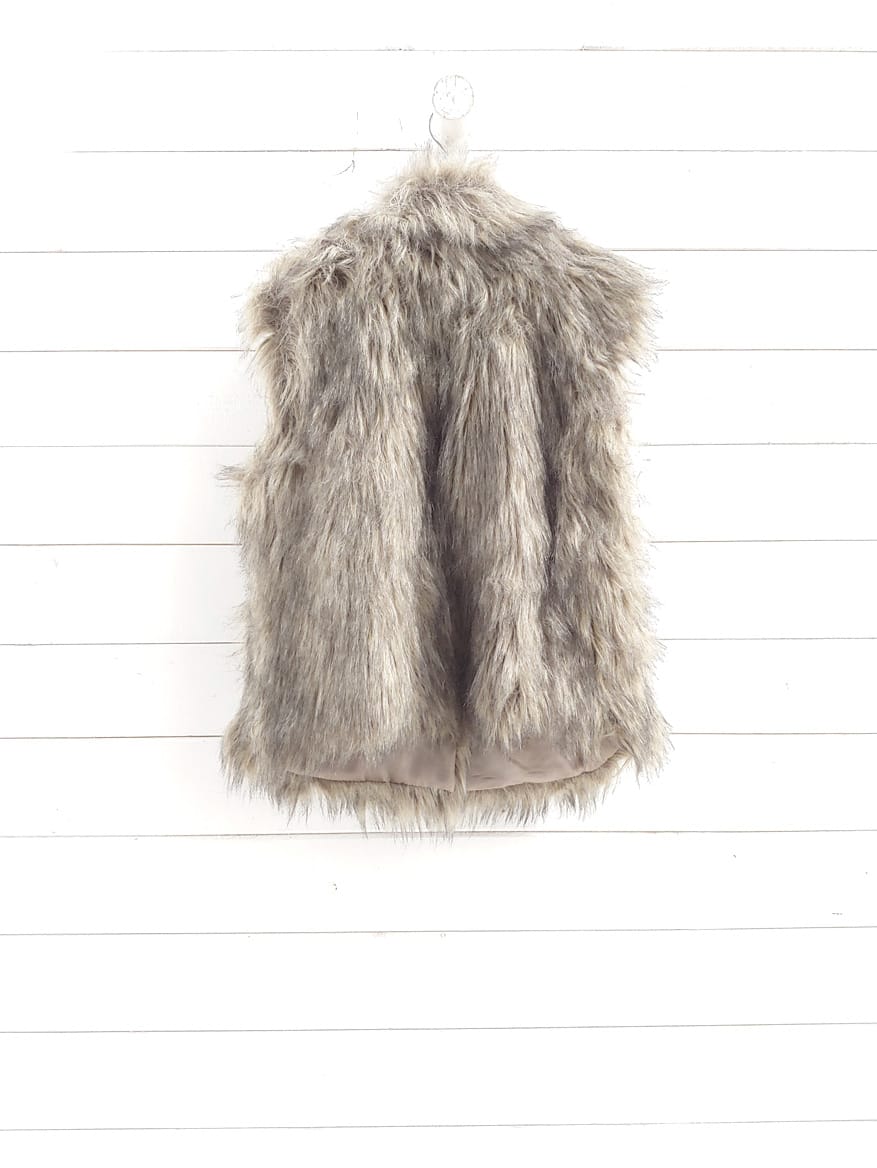 Calvin-Klein-Fake-Fur-Piel-sintetia-chaleco-sin-mangas-02_
