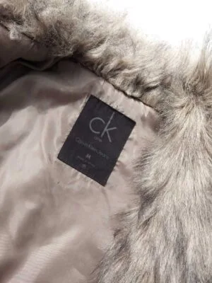 Calvin-Klein-Fake-Fur-Piel-sintetia-chaleco-sin-mangas-03_