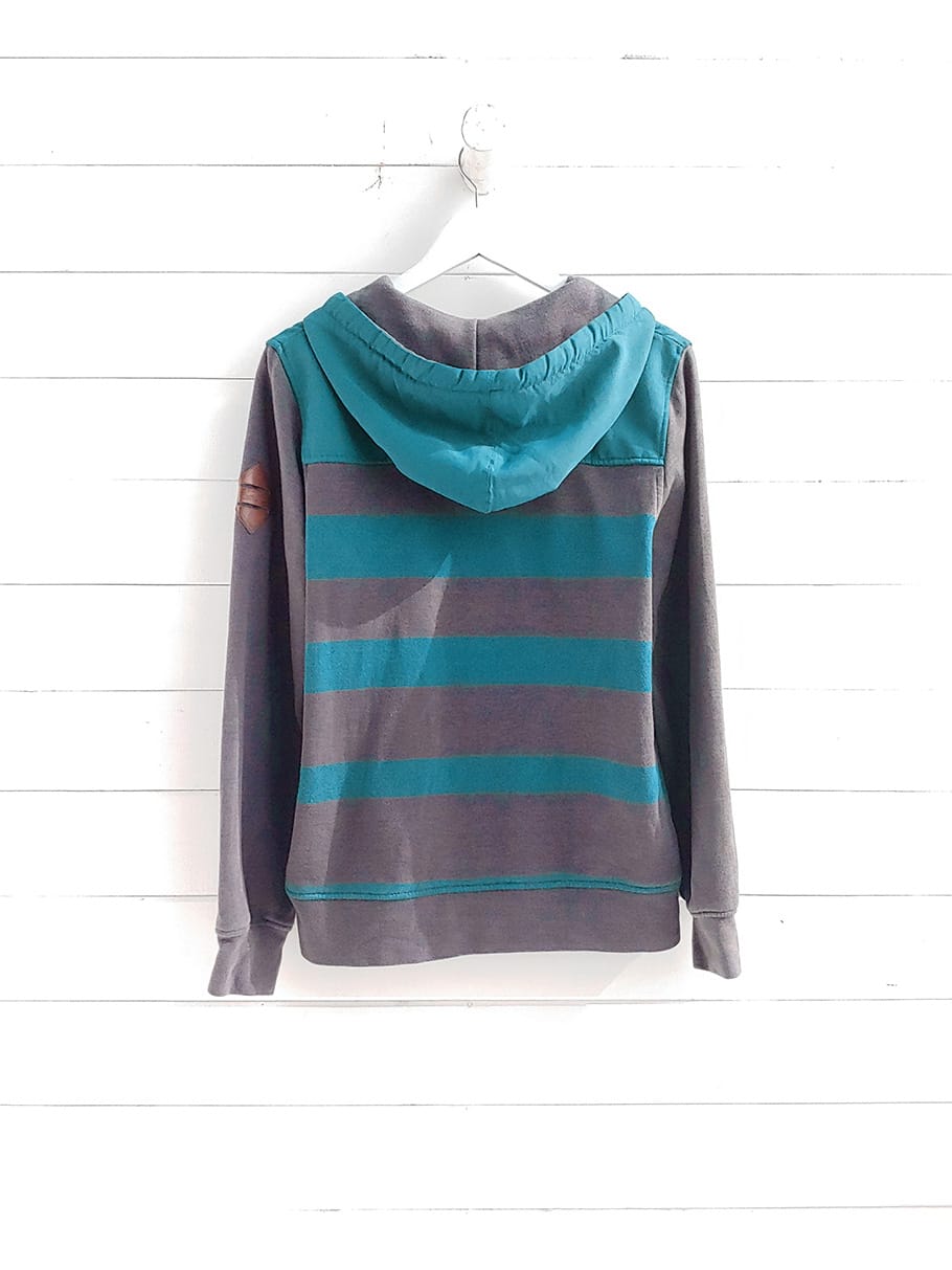 Empyre-Poleron-con-Gorro-con-Rayas-Unisex-02_