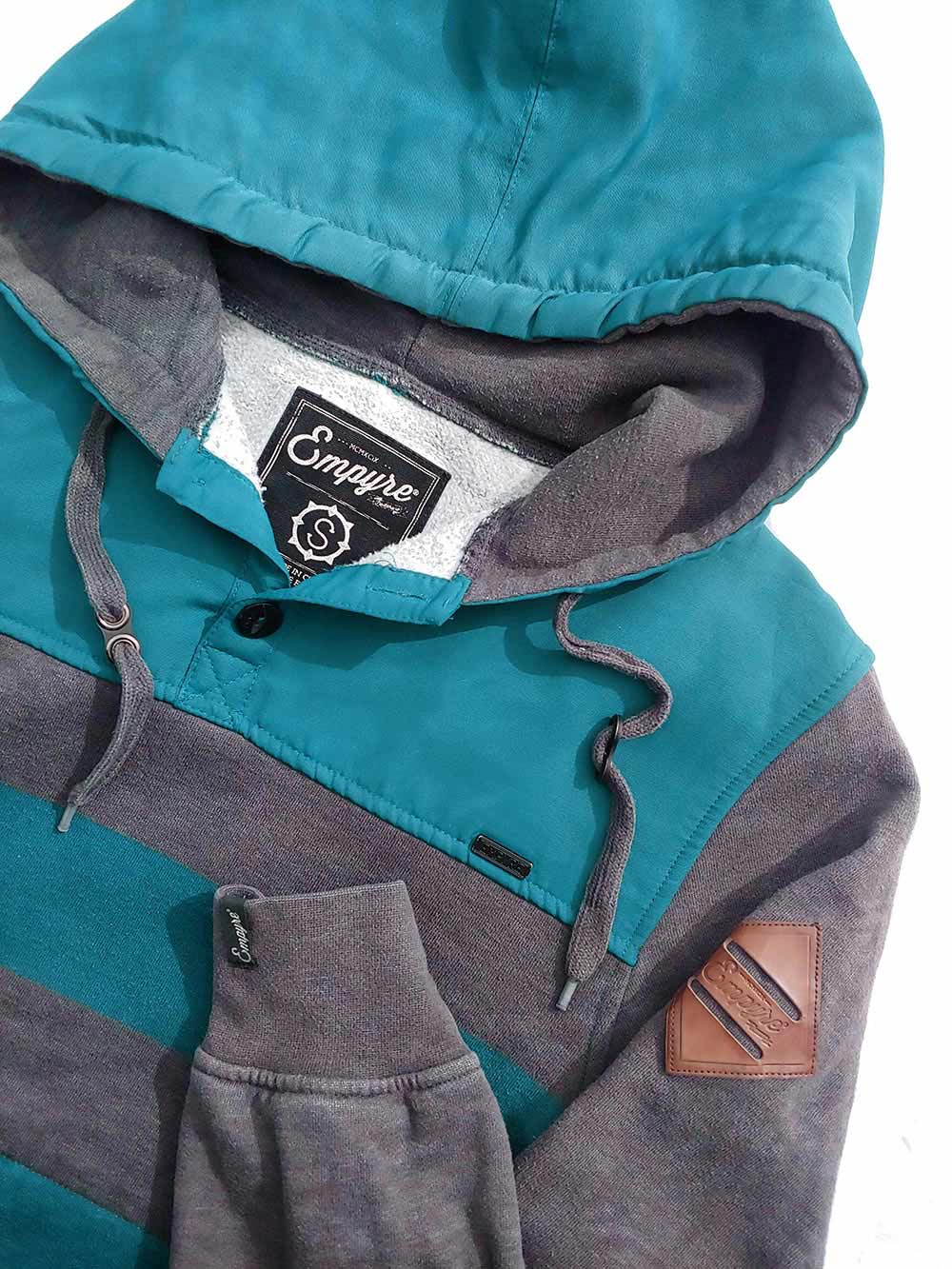 Empyre-Poleron-con-Gorro-con-Rayas-Unisex-03_