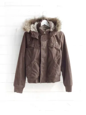 <strong>TNA</strong> Parka con Forro de Piel Falsa <strong>Muj S</strong>
