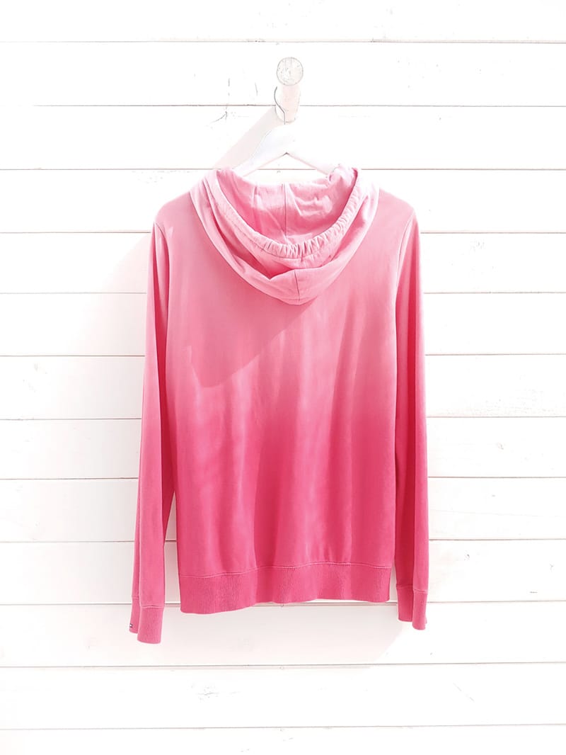 Tommy-Hilfiger-mujer-poleron-con-gorro-ombre-dip-dye-medio-cierre-02