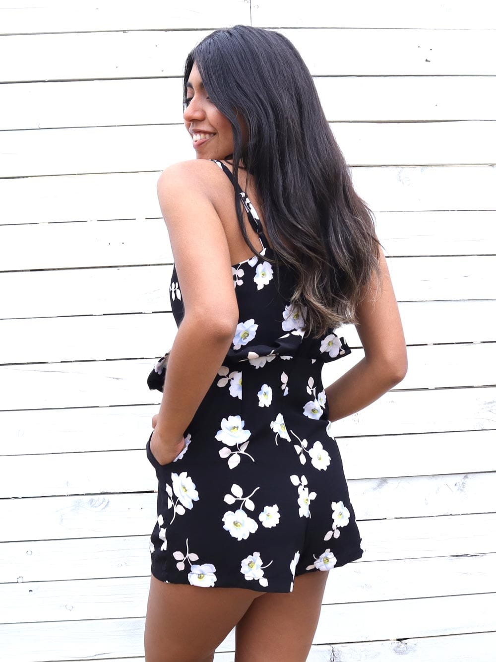 Enterito-WWXY-curto-veraniego-volantes-floral-negro_02