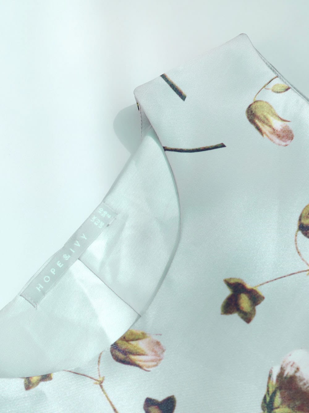 Hope-and-Ivy-Vestido-Skater-Brillante-Floral-Estampado_05