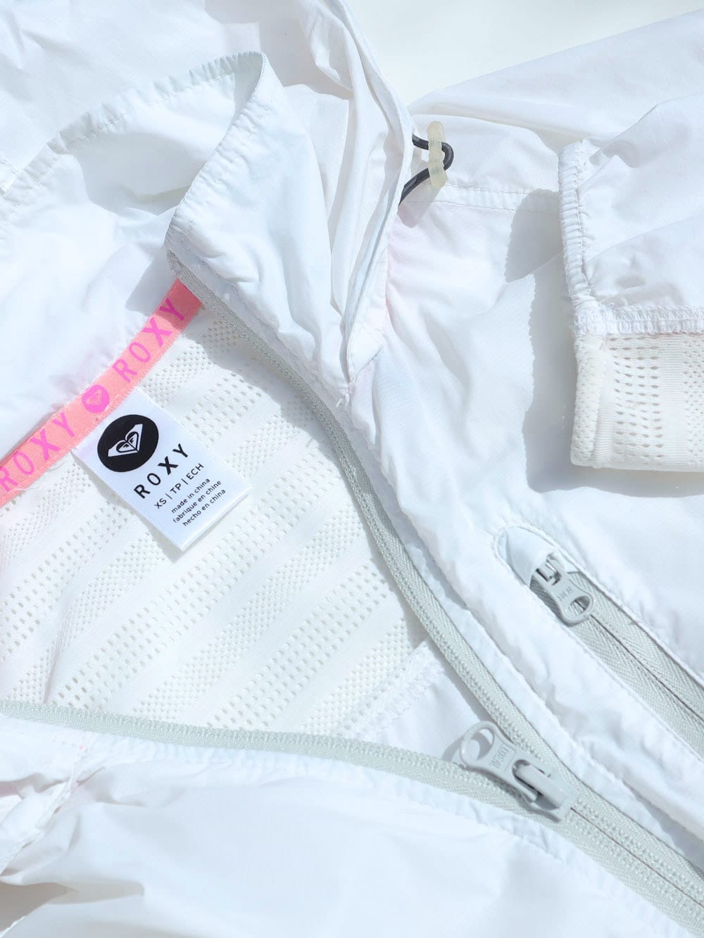 Roxy-Chaqueta-Surf-cortaviento-con-gorro-verano-blanco_05