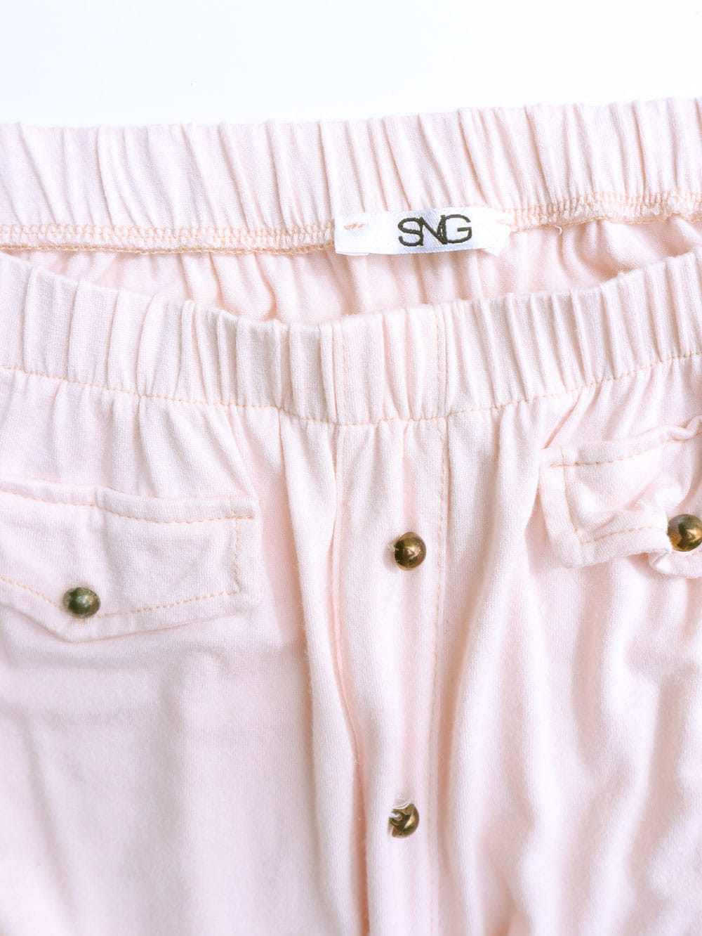 SNG-enterito-mina-tierno-strapless-curto-con-botones_03