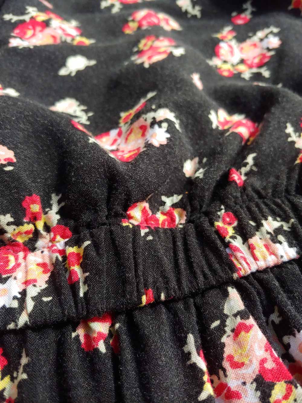 Seduction-enterito-curto-estampado-floral-negro-cuello-halter_04