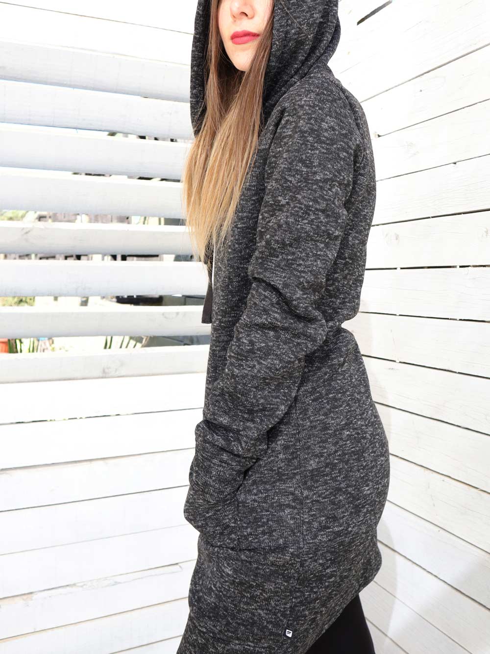 Vestido-poleron-bozo-con-gorro-en-melange-fabletics_02