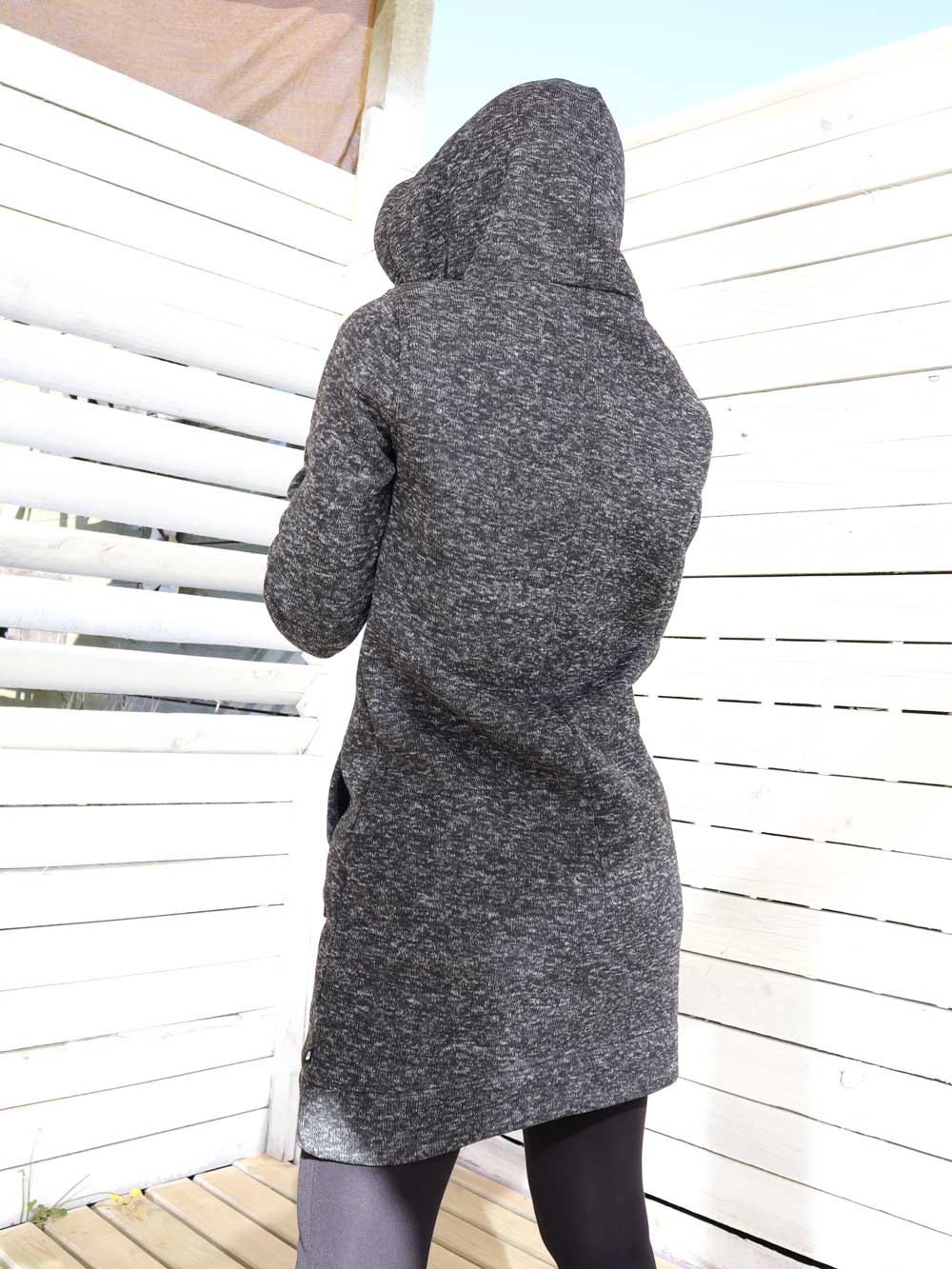 Vestido-poleron-bozo-con-gorro-en-melange-fabletics_03