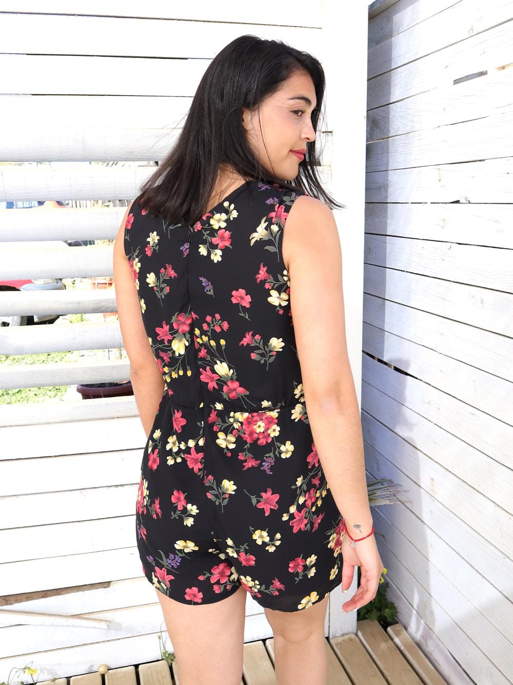 Lumiere-Enterito-estampado-floral-all-over-escote-cruzado-curto_02