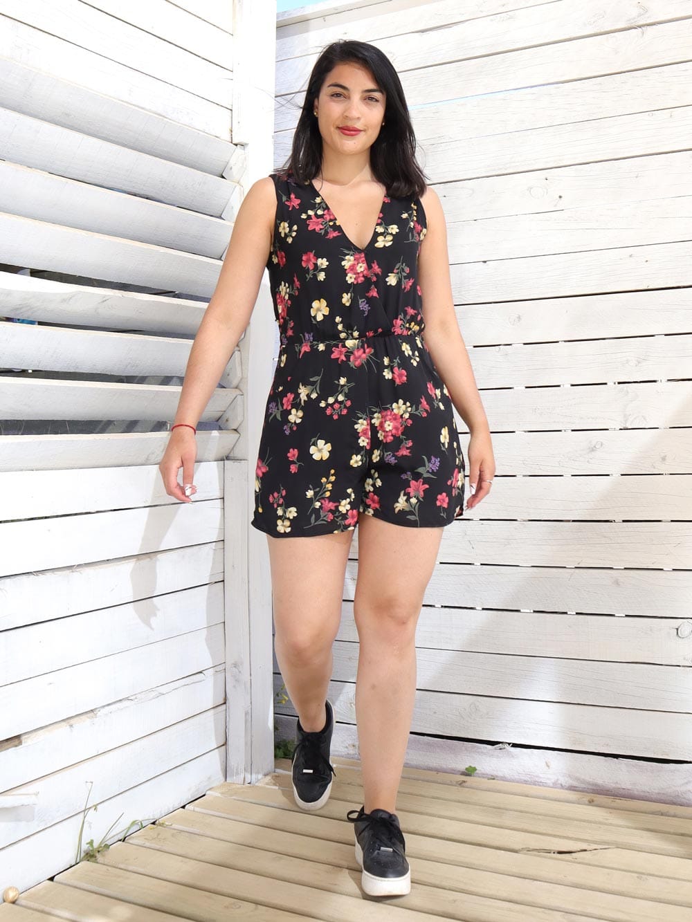 Lumiere-Enterito-estampado-floral-all-over-escote-cruzado-curto_03