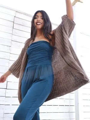 Cardigan-tejido-marron-mangas-curtas-de-punto-grueso_02
