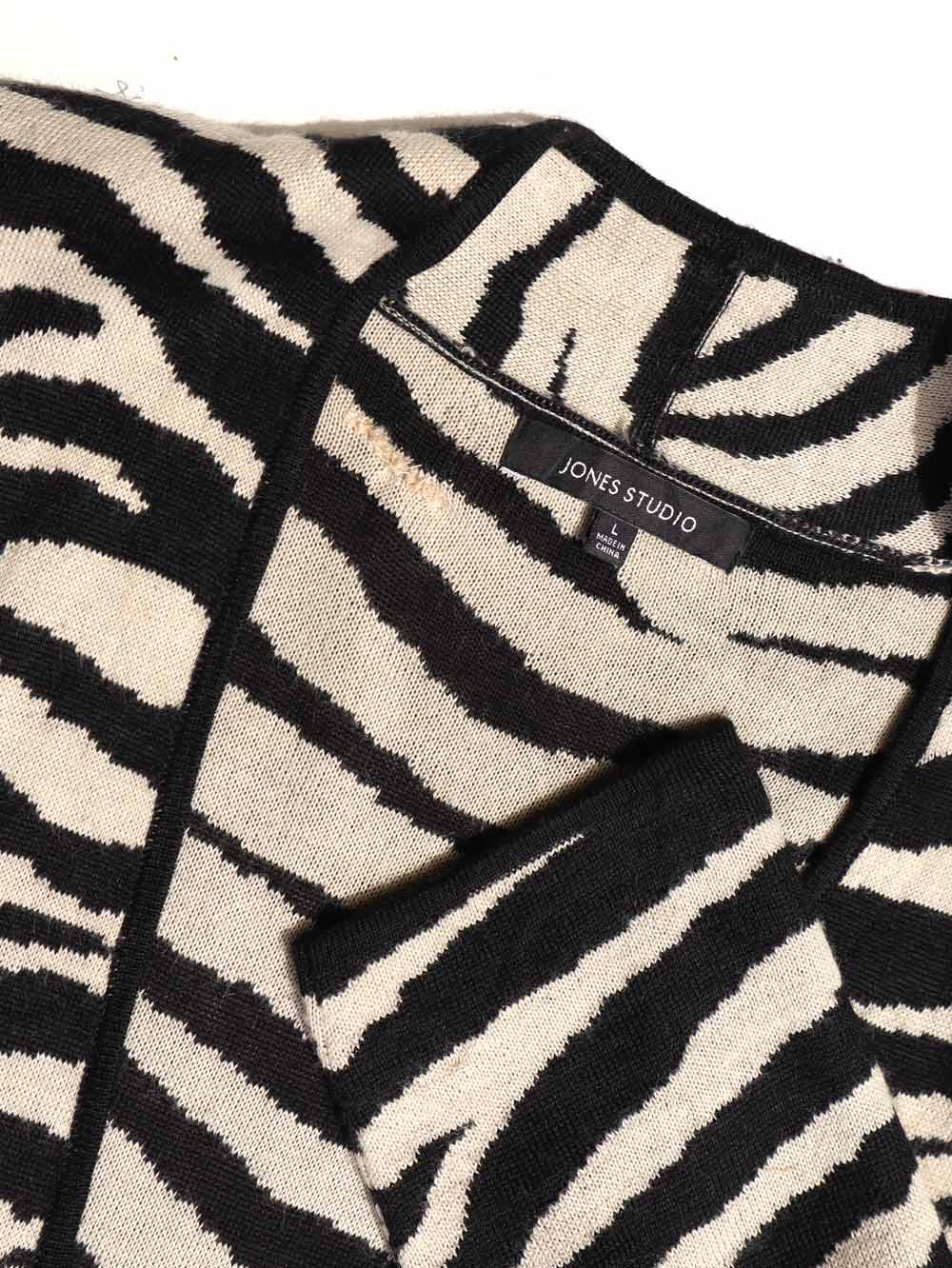 Jones-Studio-Cardigan-animal-print-estampado-de-zebra-de-punto_04