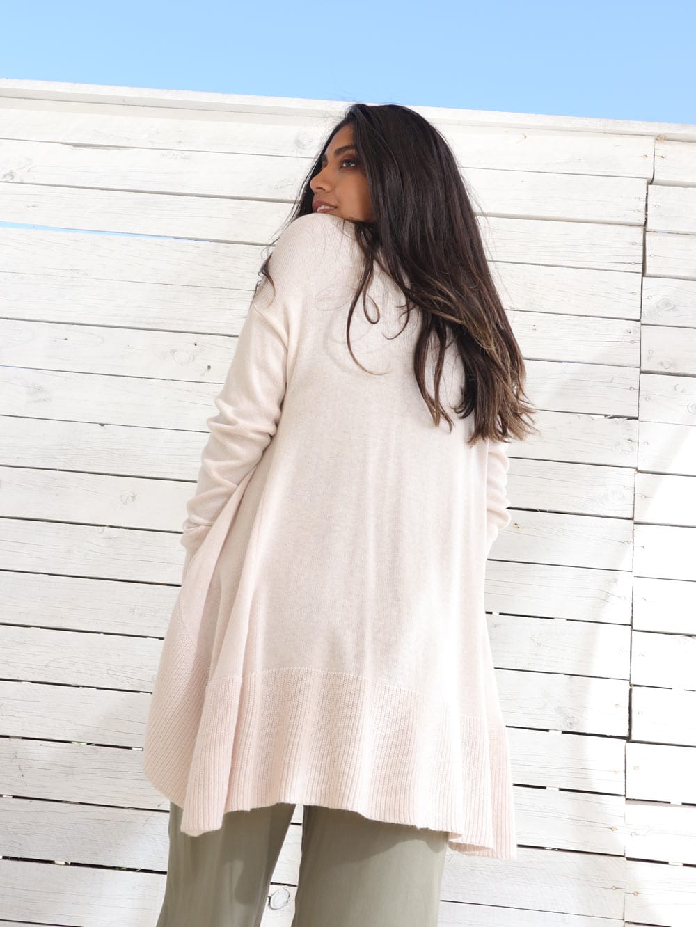 Old-Navy-Cardigan-Liso-Beige-Blanco-Cuello-Chal_02