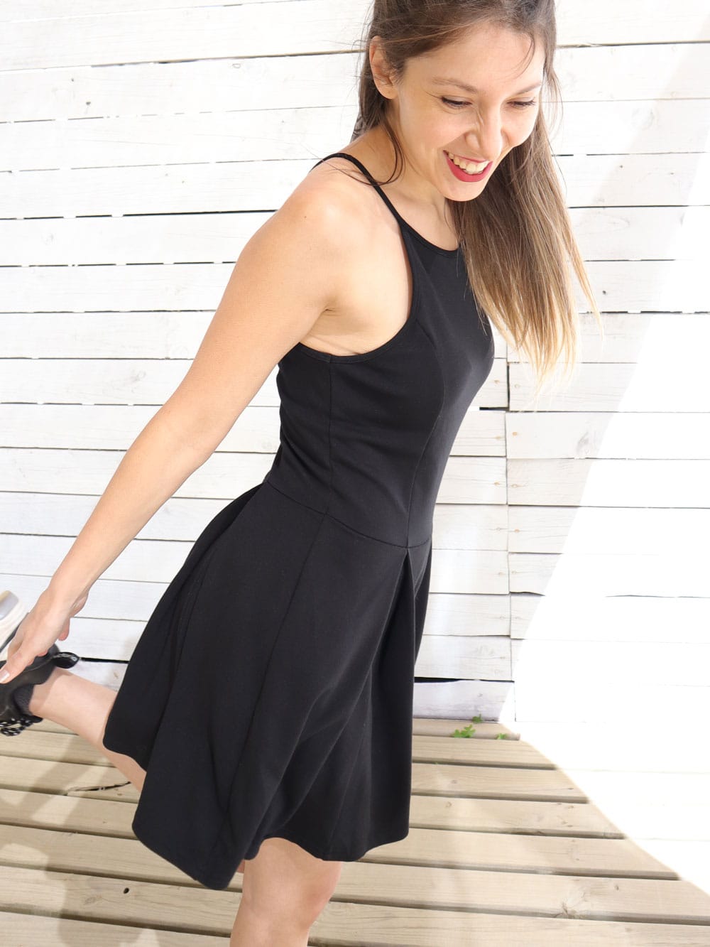 Garage-enterito-curto-estilo-vestido-skater-tirantes-finos_03