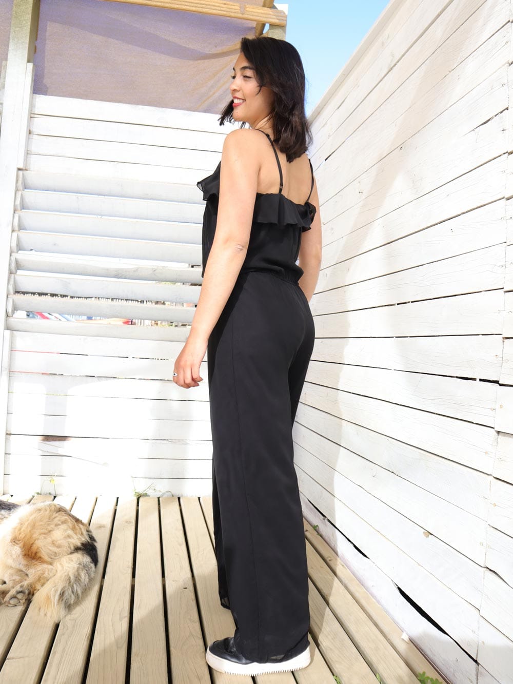 Guilty-enterito-con-escote-de-volantes-tirantes-finos-negro_02