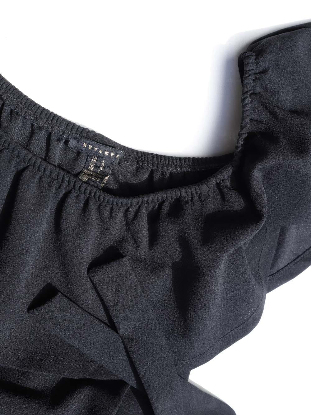 Revampe-enterito-estilo-strapless-con-escote-de-volantes_04