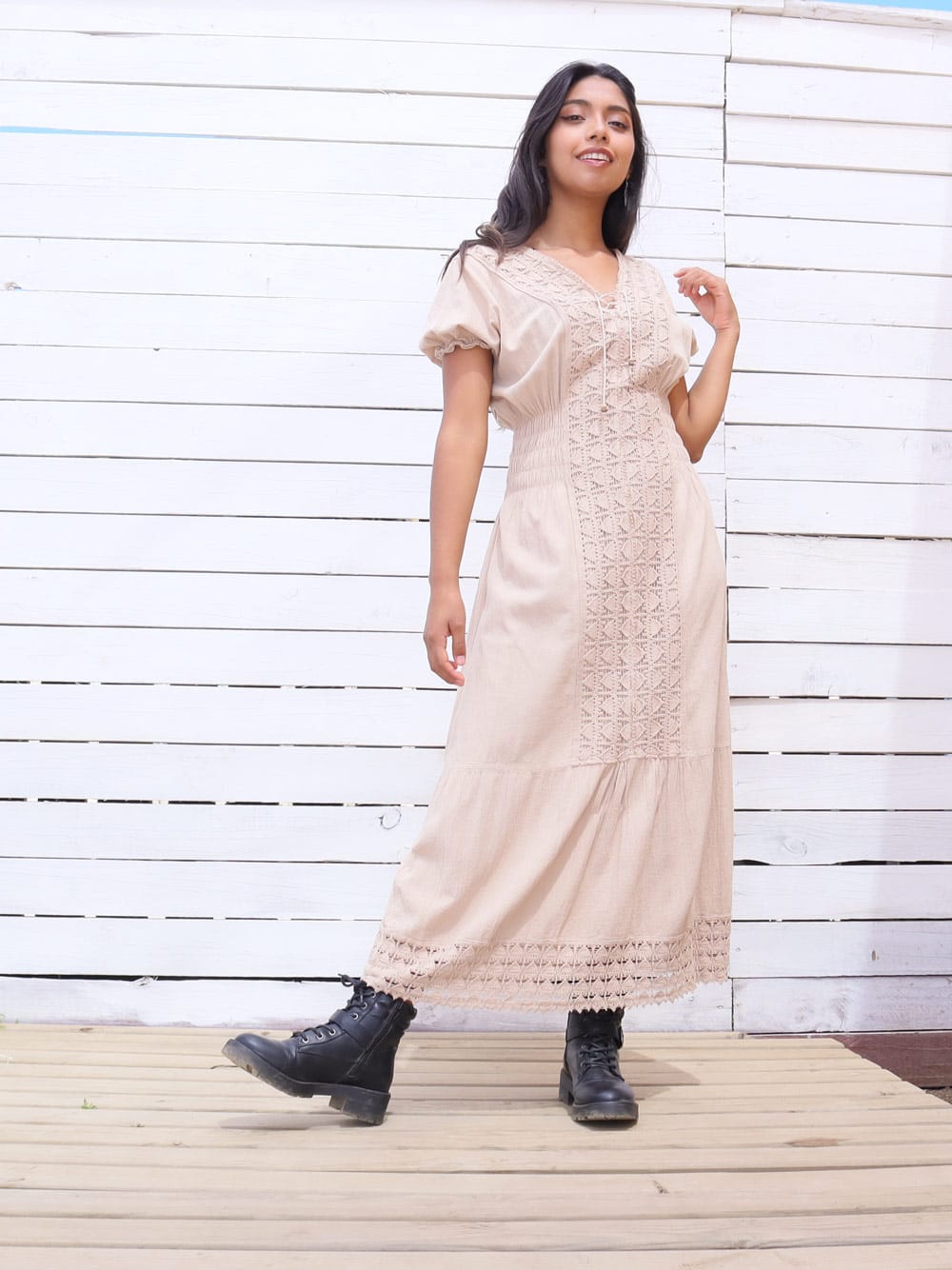 Vestido-estilo-artesanal-color-beige-midi_02