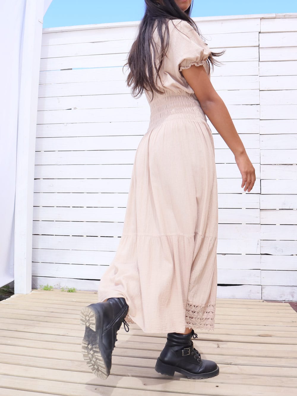 Vestido-estilo-artesanal-color-beige-midi_03