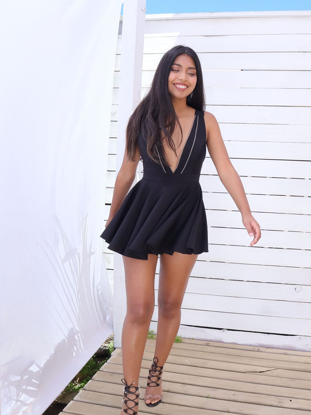 estido-estilo-enterito-negro-escote-pronunciado-color-negro_04